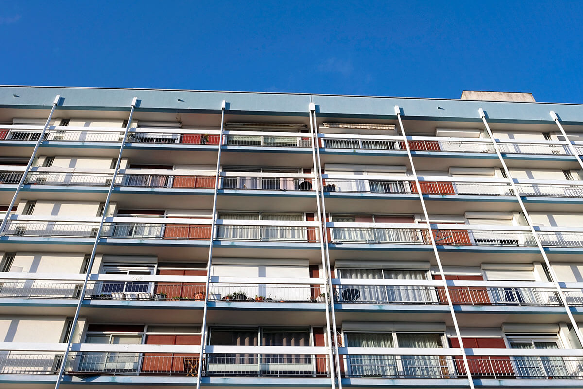 type-logement-social-batiment-ciel-bleu