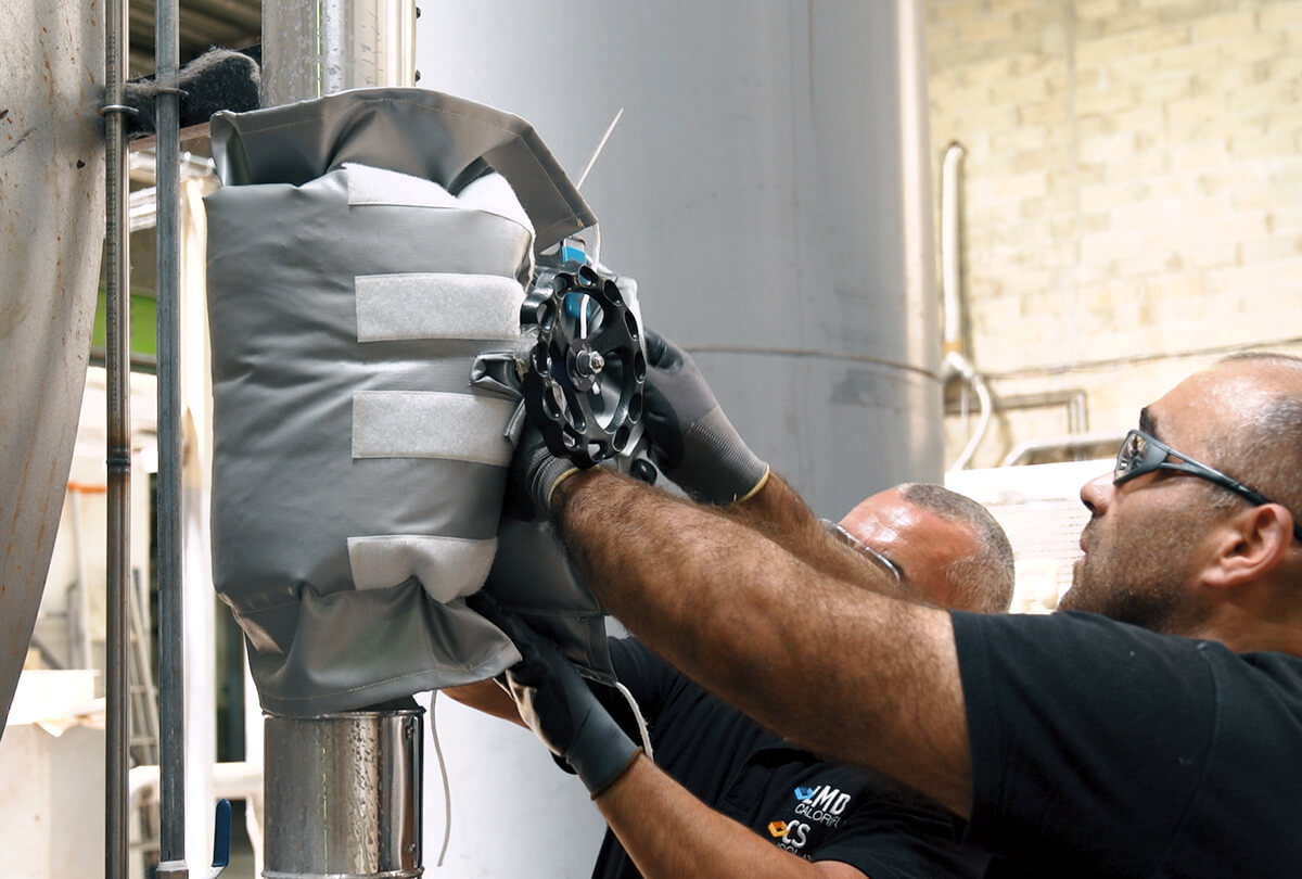 isolation-points-singuliers-industrie-professionnels-matelat-isolant-tuyauterie-gants