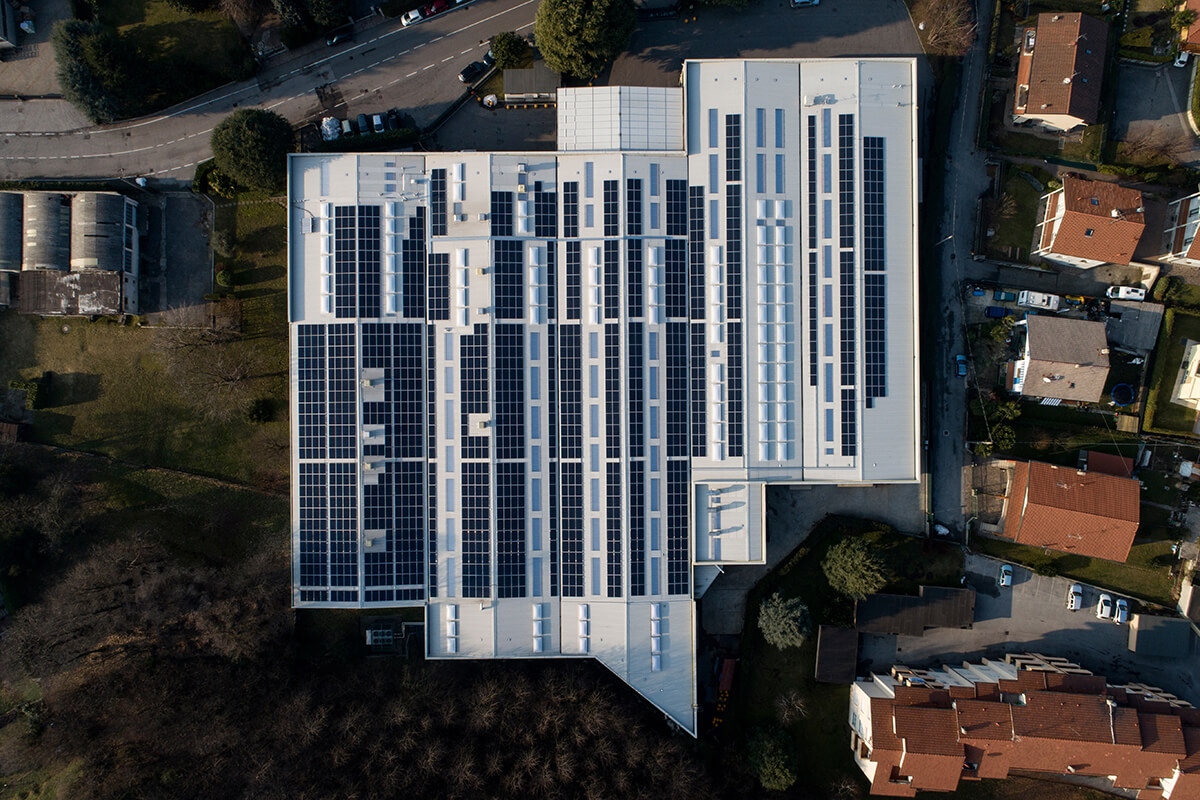 panneaux solaires photovoltaïques pour bâtiment industriel