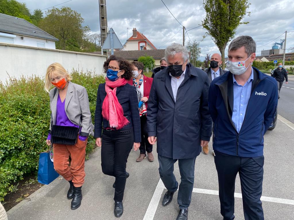 Visite de la ministre Emmanuelle Wargon, Hellio et l'association Stop Exclusion Énergétique chez des famille en grande précarité