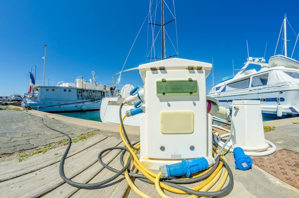 Branchement électrique à quai